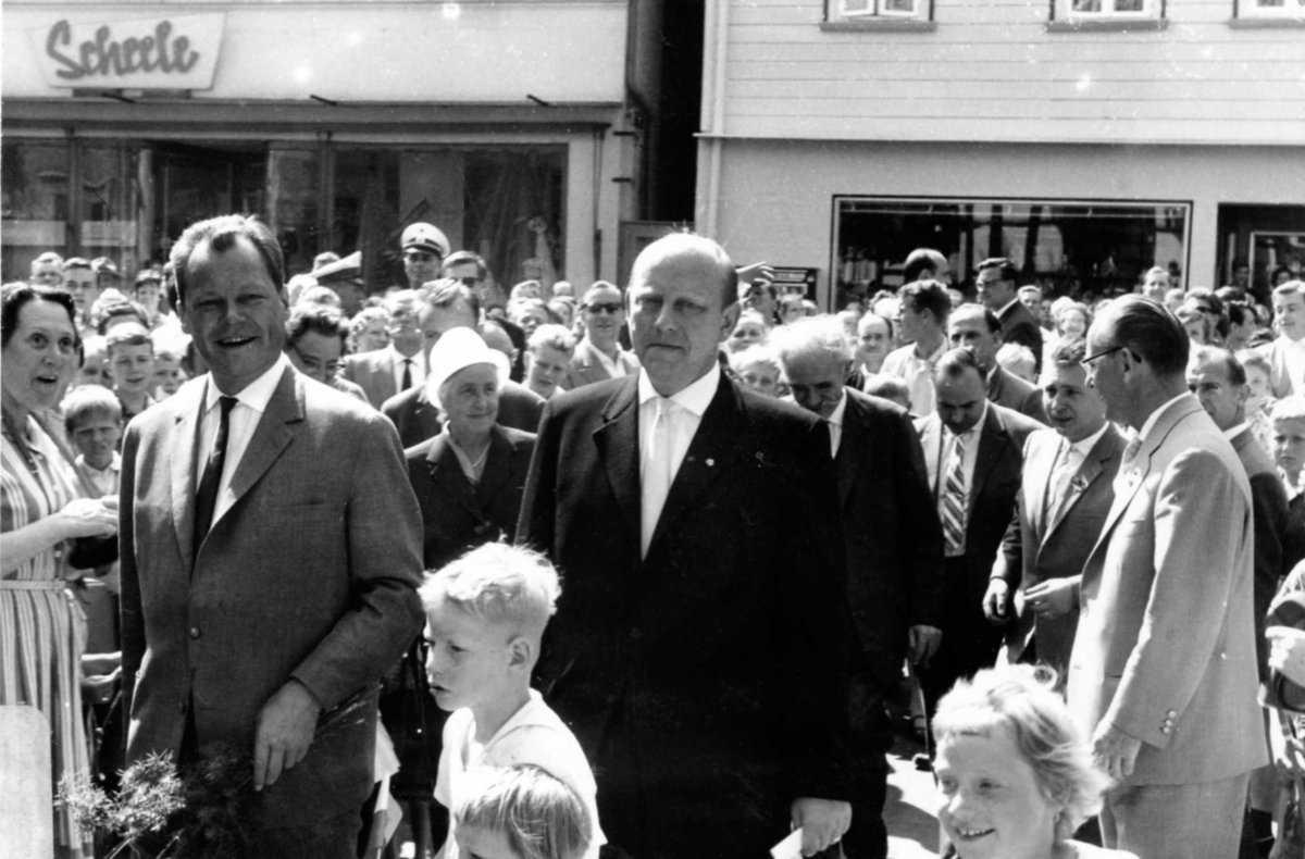 Foto 1 - Brandt - Burgdorf-Besuch 30. Juni 1961 - mit stellv. Bürgermeister Reppenhagen - 1